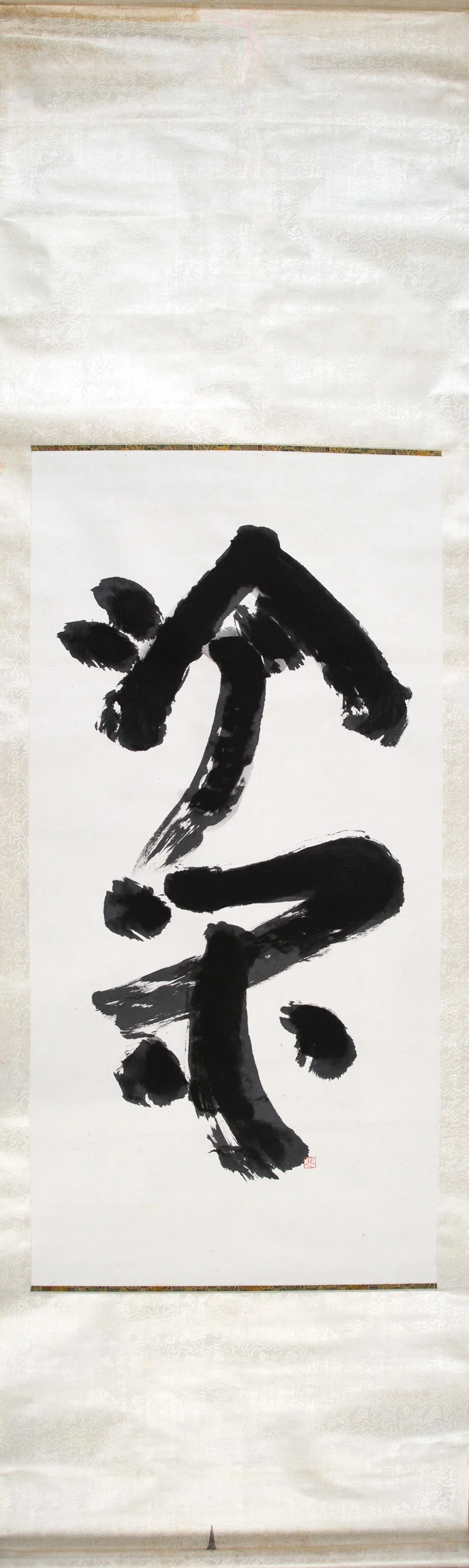 收藏亚洲艺术的索贝尔学习中国画，在宣纸上实验创作抽象书法。（Ateneo Art Gallery提供）