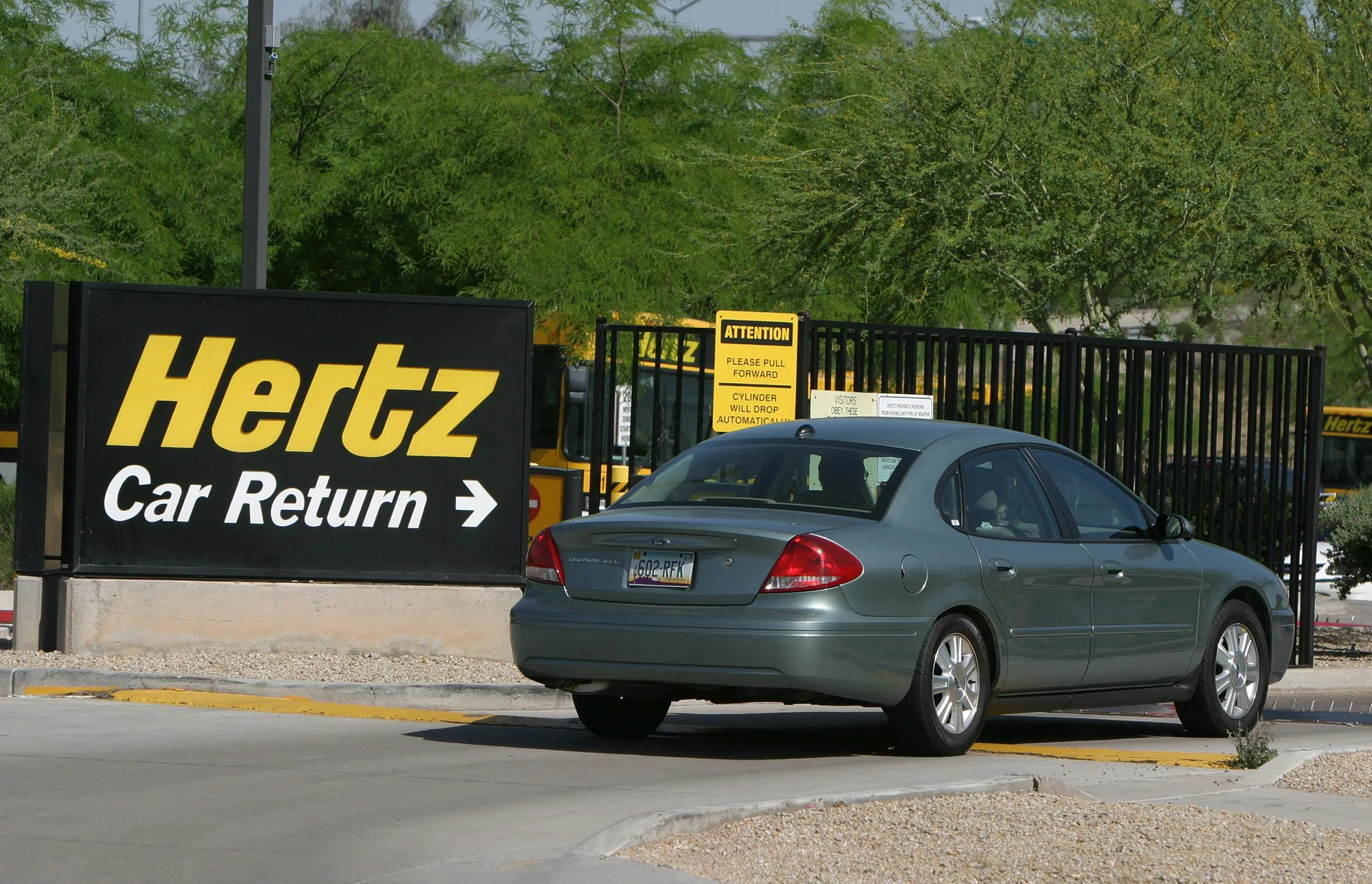 美国亿万富翁、对冲基金经理阿克曼（Bill Ackman）的投资基金潘兴广场资本管理公司（Pershing Square Capital Management）目前持有Hertz的19.8%股份，是Hertz的第二大股东。（彭博社）