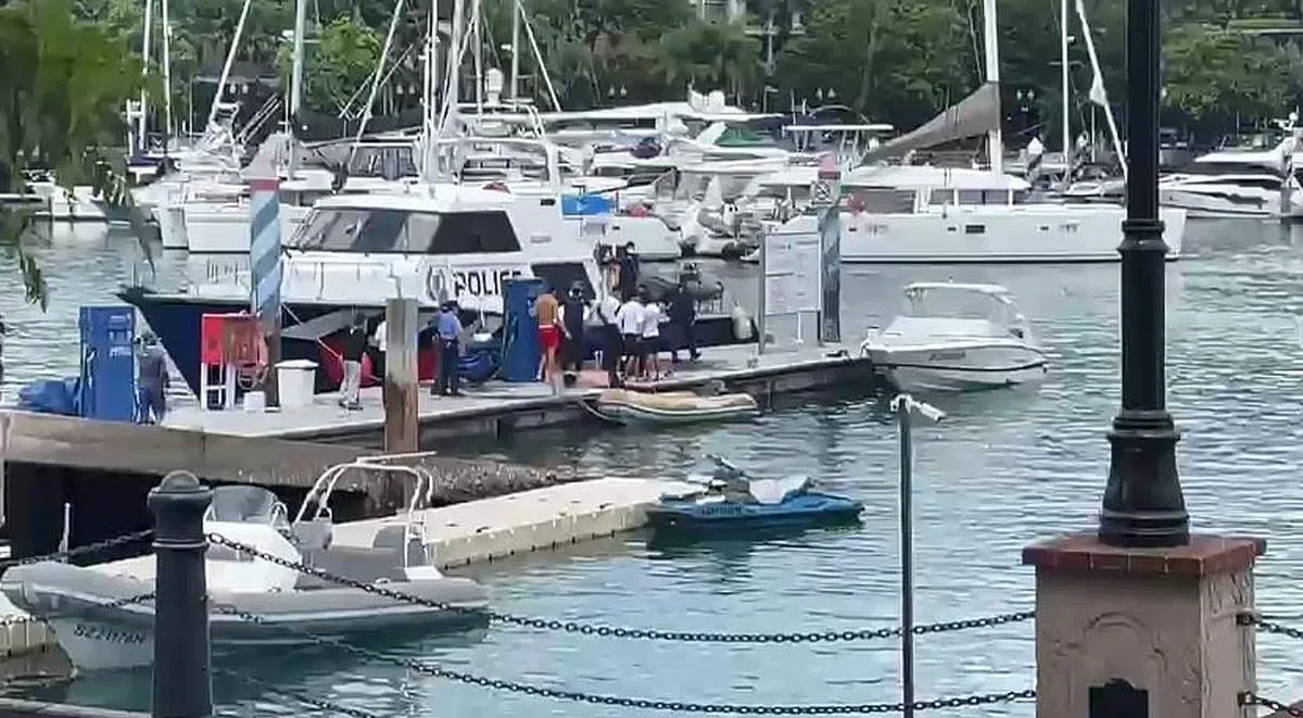 韦德在圣淘沙升涛湾ONE°15码头看见一艘警察海岸卫队的船只。（受访者提供）