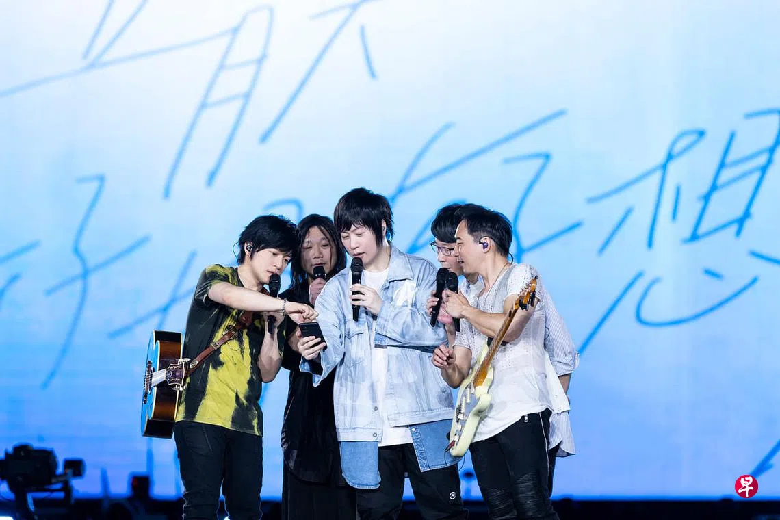疫下延期三次五月天新加坡演唱会四万人歌声尖叫声偿还思念| 联合早报