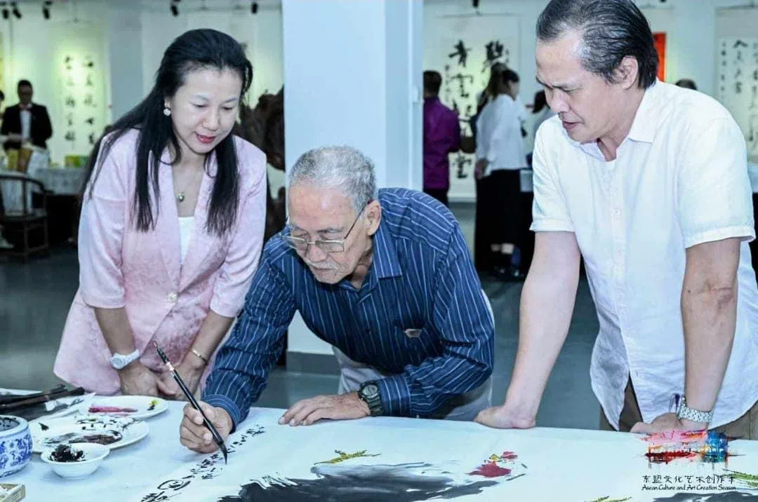 林家雄2014年10月底在厦门东盟文化艺术创作季（第五季）国际展示范水墨画。（取自林家雄面簿）