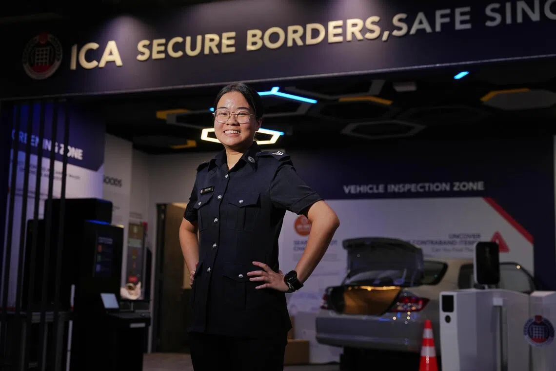 周诗瑶在往返关卡时对移民与关卡局人员的工作逐渐产生兴趣，常和母亲提起自己有意从事相关工作。（谢智扬摄）