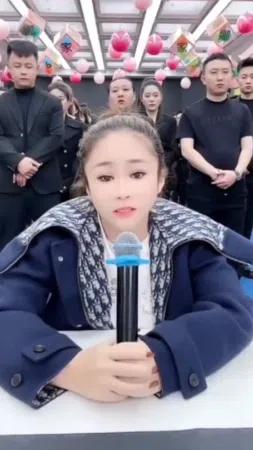网红小娜娜有2500万粉丝。（互联网）
