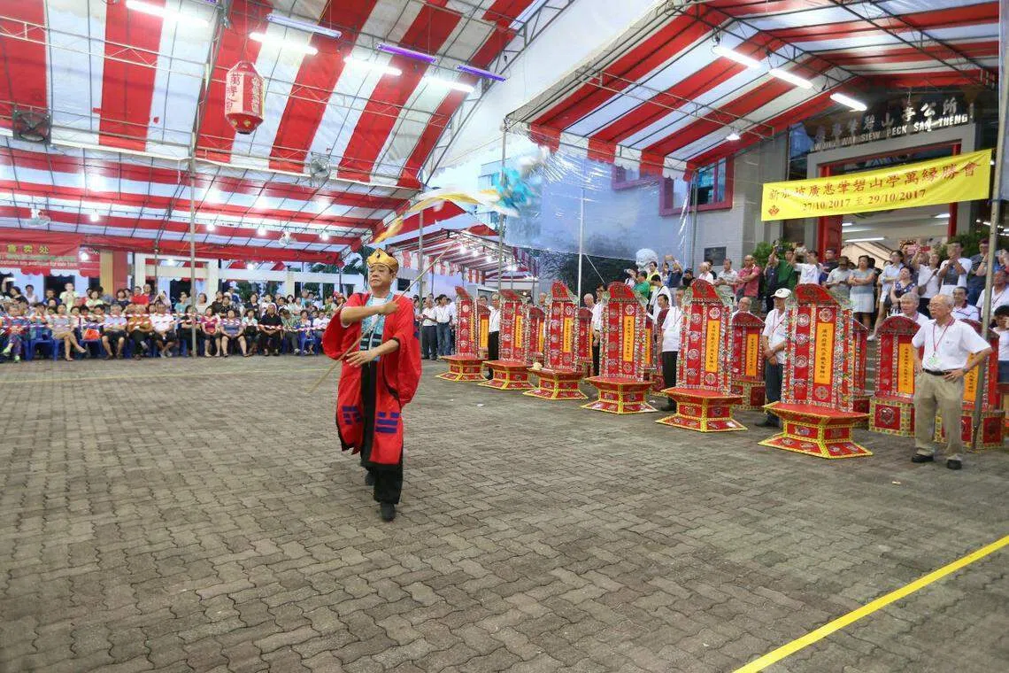 万缘胜会开放给各族籍贯为先人附荐，意在饮水思源，广结善缘。（广惠肇碧山亭提供）