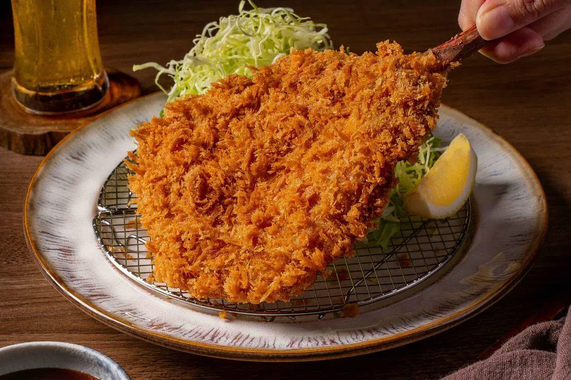 澳大利亚进口的300克战斧炸猪排。（餐馆提供）