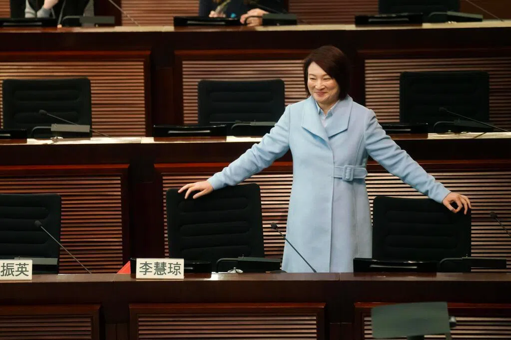 香港立法会新任主席李慧琼下一步会否选特首引热议