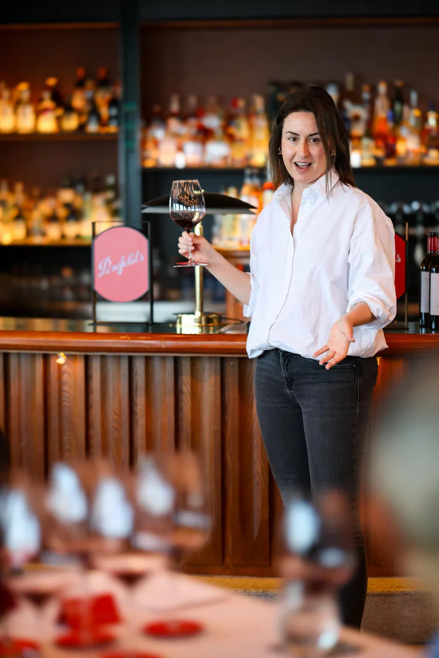 高级酿酒师Steph Dutton说，奔富酒庄将澳洲酿酒技术带到其他产酒区，也向当地产区取经。（酒商提供）