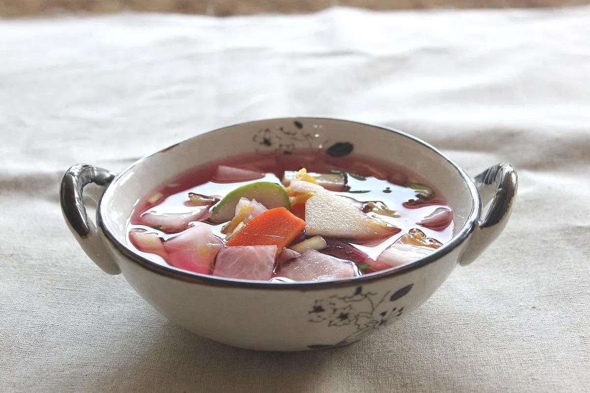 韩国水泡菜清爽可口，在夏天吃上几口不但开胃，而且能够解腻。（网络）