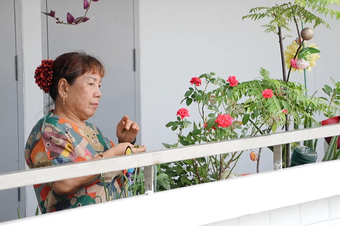 谢宝琴跌伤后经历漫长的复建过程，令她觉得烦不胜烦。（视频截图）