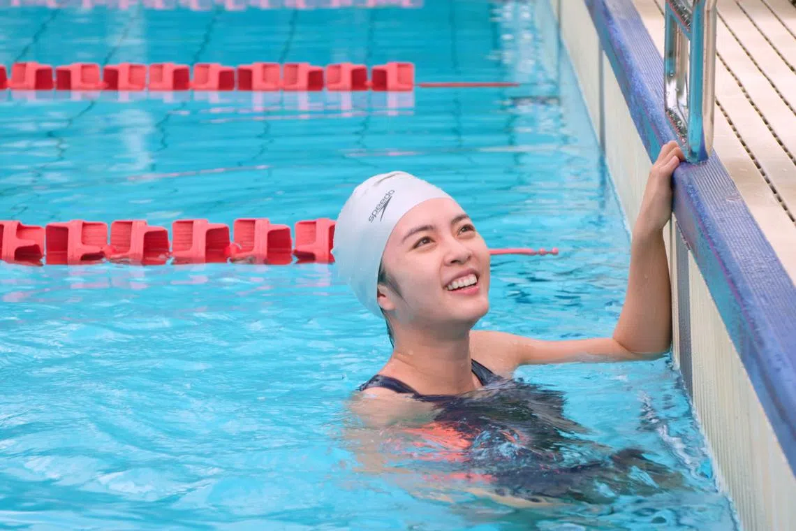 黄暄婷在《浴水重生》饰演残疾泳将。（新传媒提供）