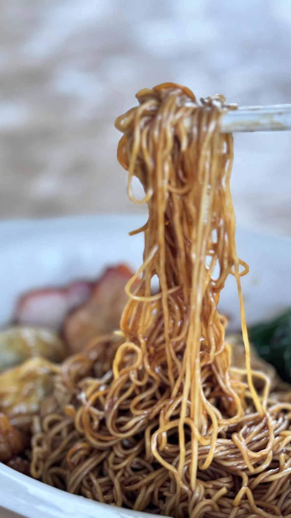 江师傅面家从香港进口的竹升面弹牙爽口。（林安娜摄）