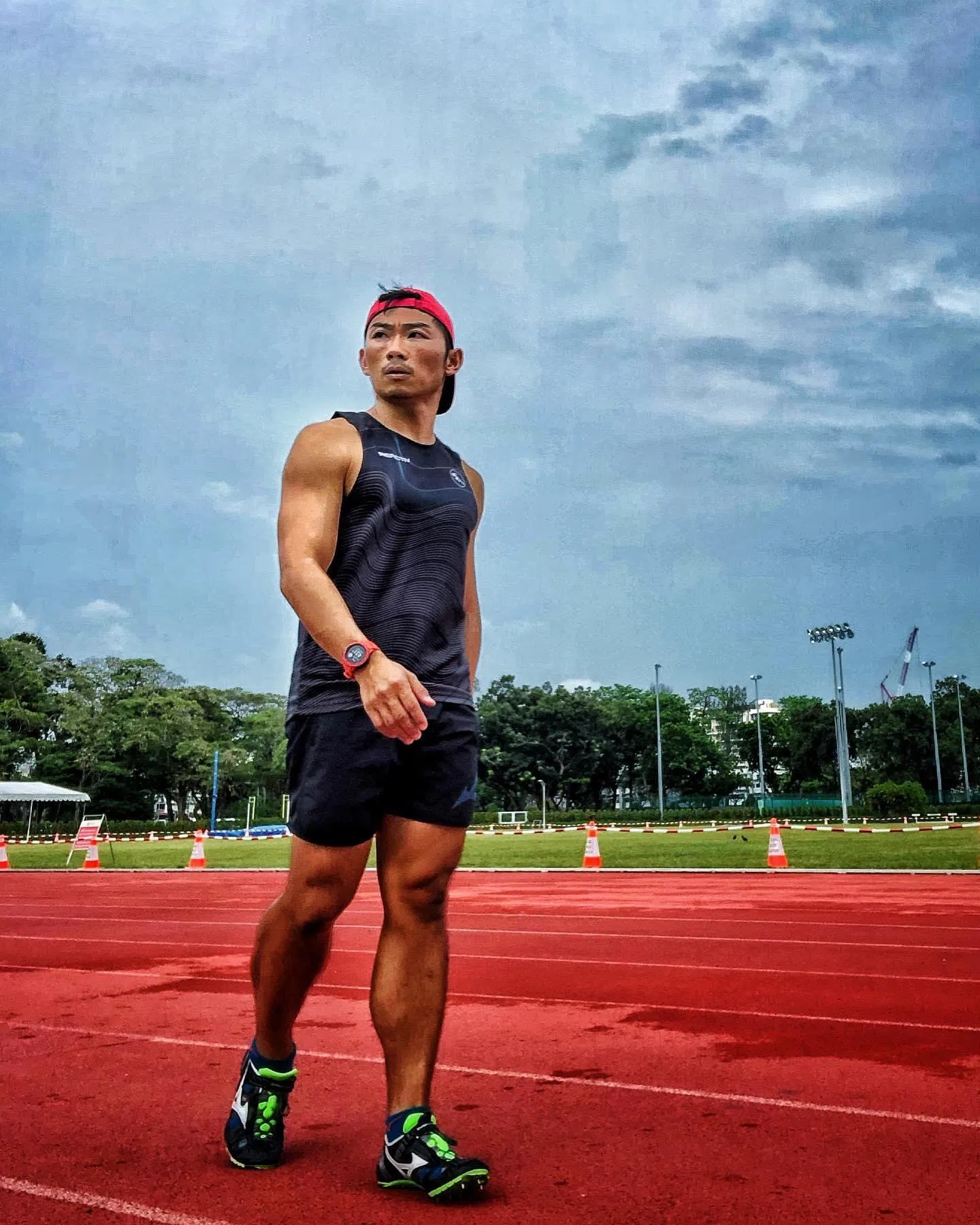 新加坡歌手沈志豪曾是国家田径队队员，2007年出征泰国东运会之后正式退役。（取自艺人脸书）