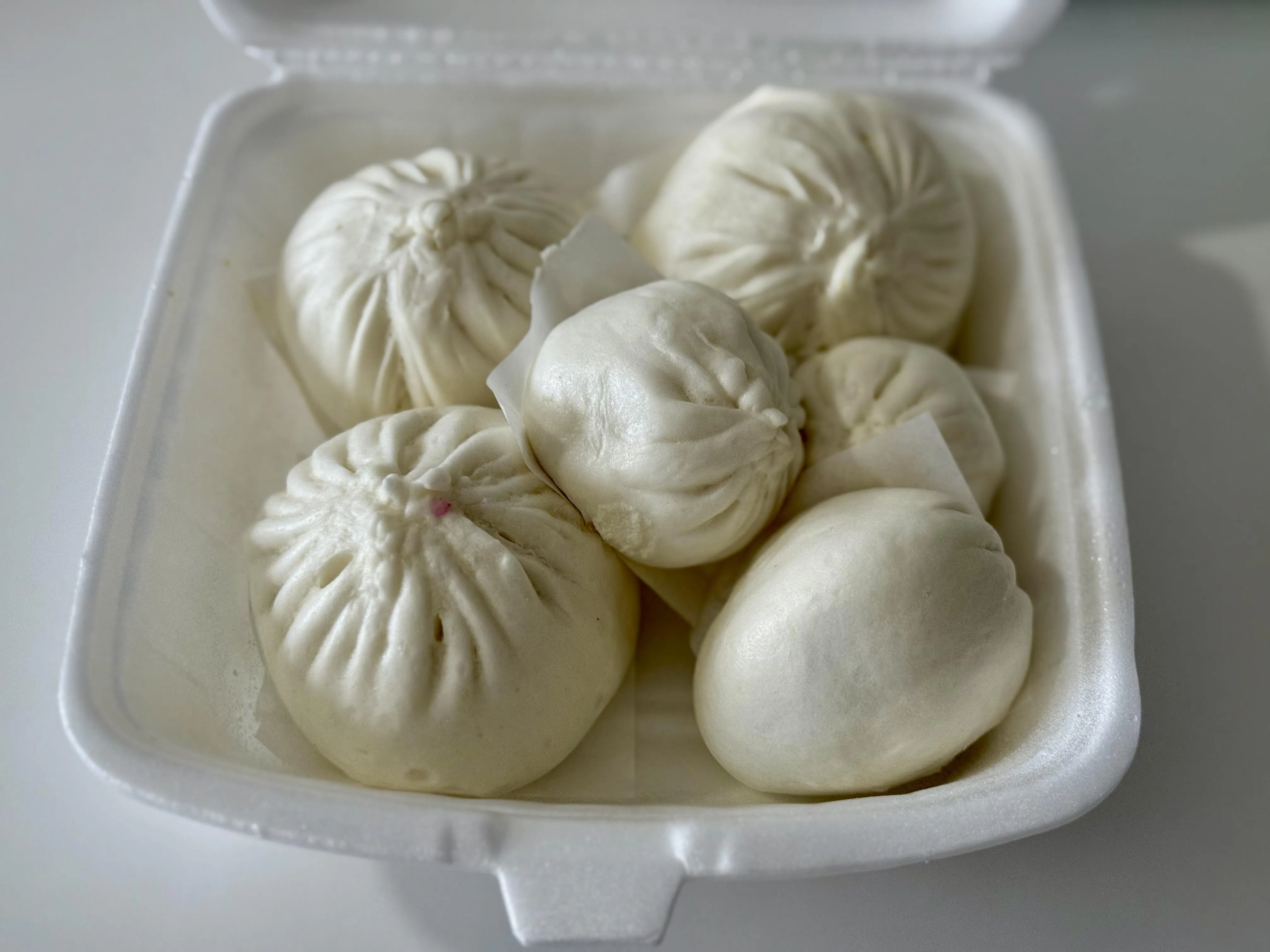 美记手工包的大包、鸡肉包、叉烧包和豆沙包，价格实惠又美味。（叶晓虹摄）