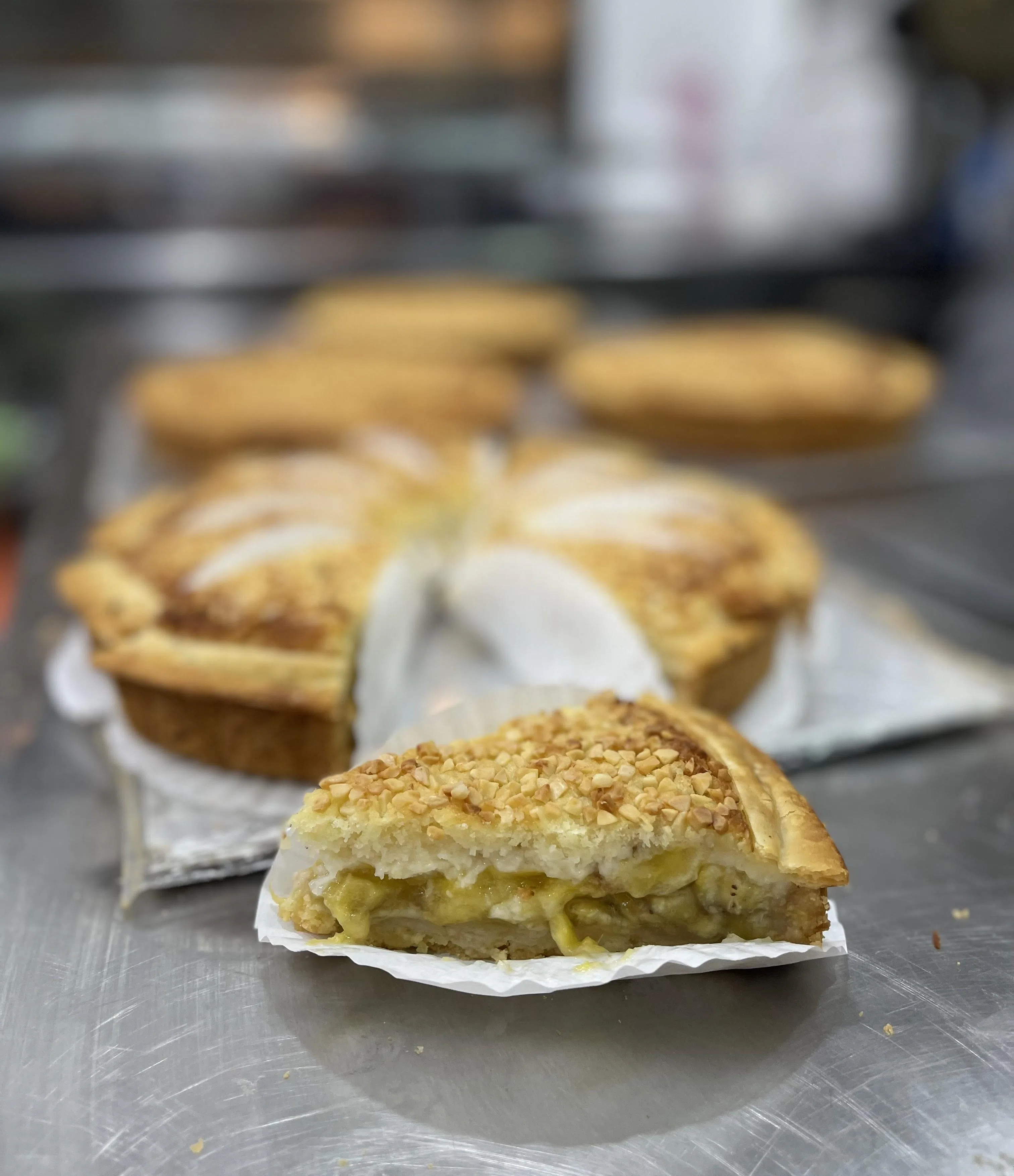 Auntie Peng Banana Pie的香蕉派外层酥脆，内馅湿润香甜。（黄靖晶摄）