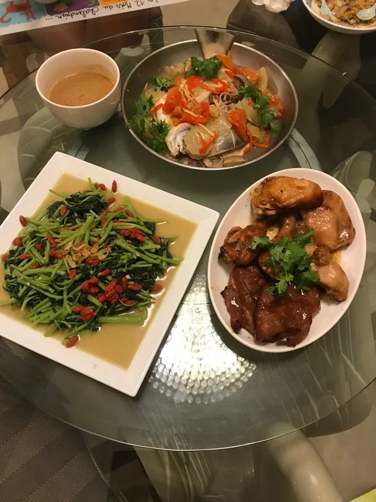 何医生的晚餐是家常菜。（受访者提供）