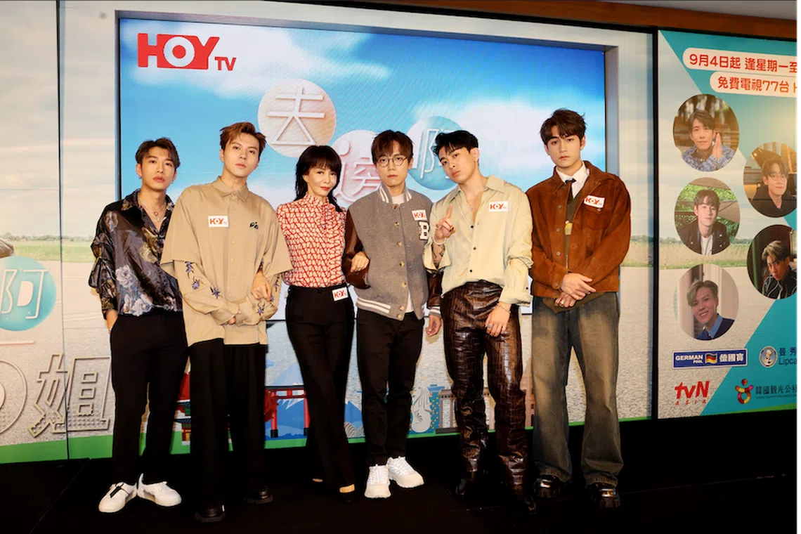 郑裕玲携手五大型男一起主持《去边啊Do姐》。（互联网）