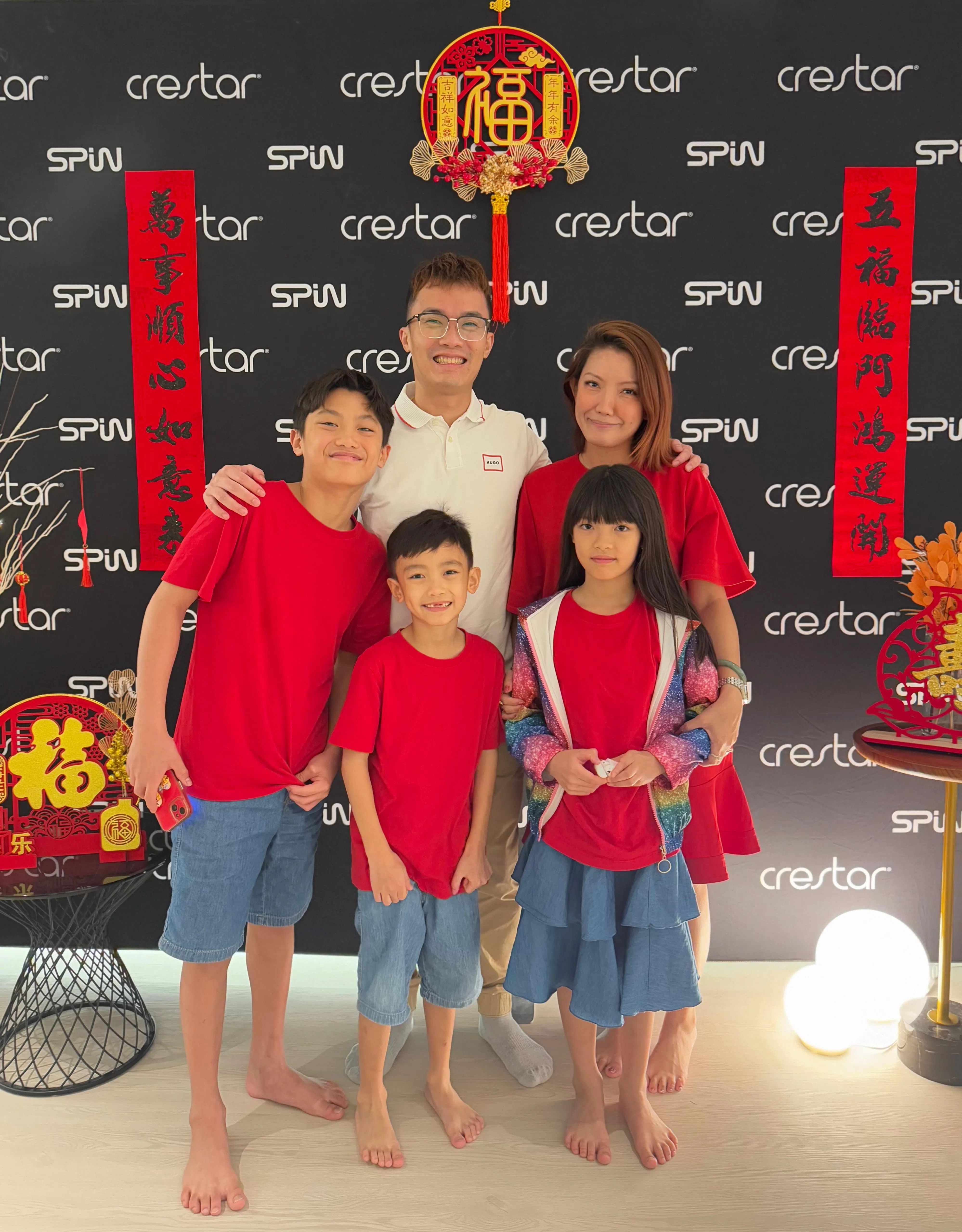CRESTAR Industries首席营运官李喜盛与太太赵弈婷育有三个孩子。他认为，从更宏观角度看，如果生育率持续低水平，到了下一代中小企业可能会感受到人手不足的冲击。（受访者提供）