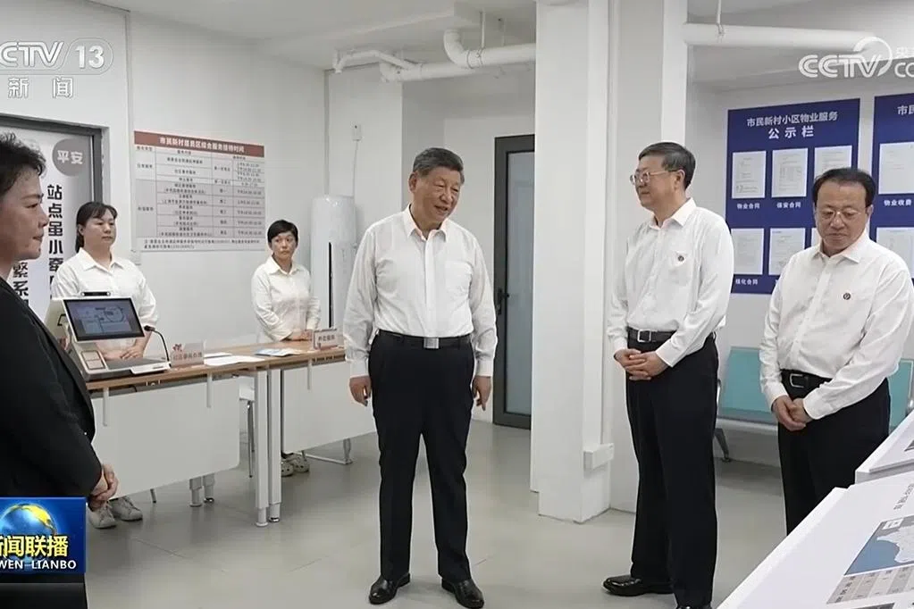 习近平考察上海 听取“历史性解决老城区居民拎马桶问题”介绍