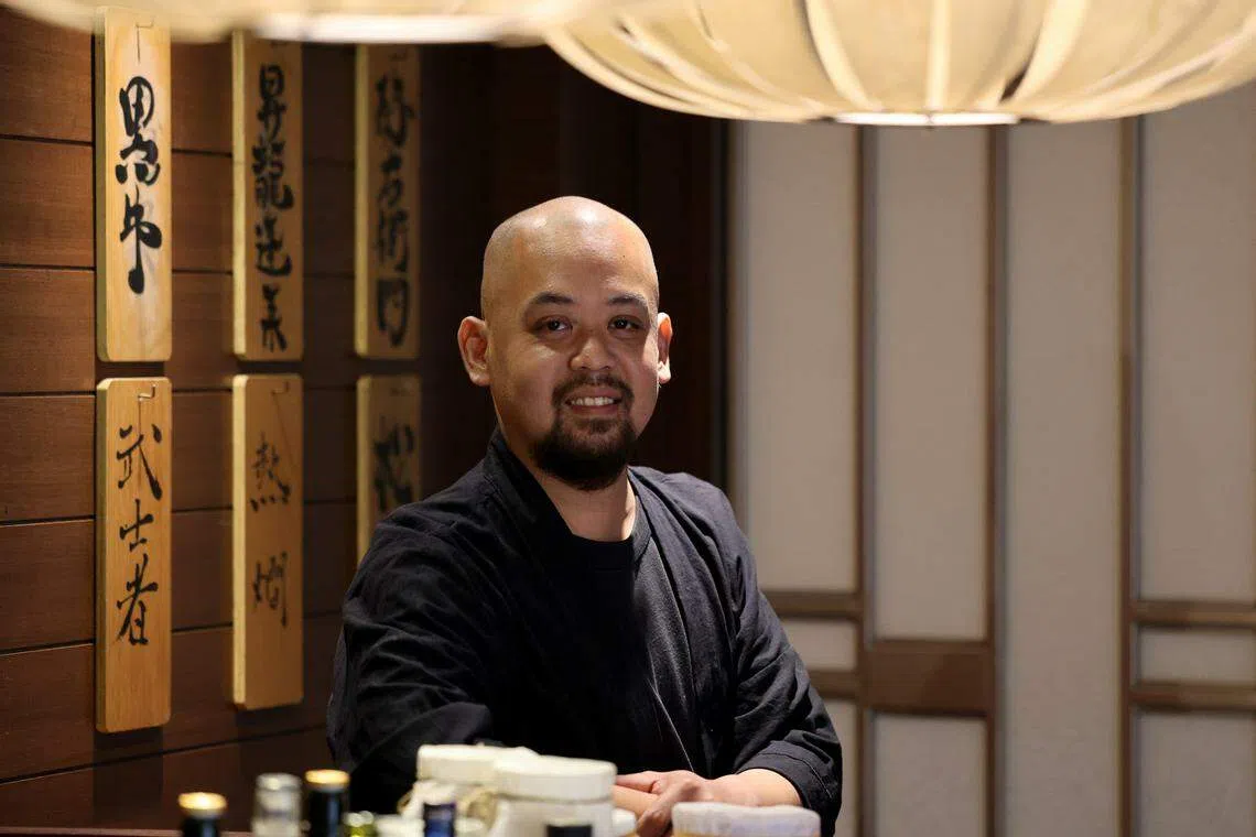 张天贤认为，烹饪讲究的是“恰到好处”，无论是调味用量，还是烹煮时间，都要掌握得刚刚好。（梁麒麟摄）