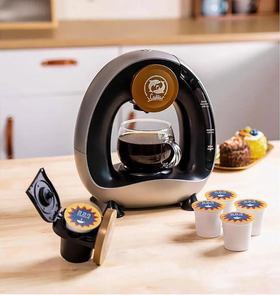 DinQ“蛋形”咖啡机为家居增添时尚气息。（商家提供）