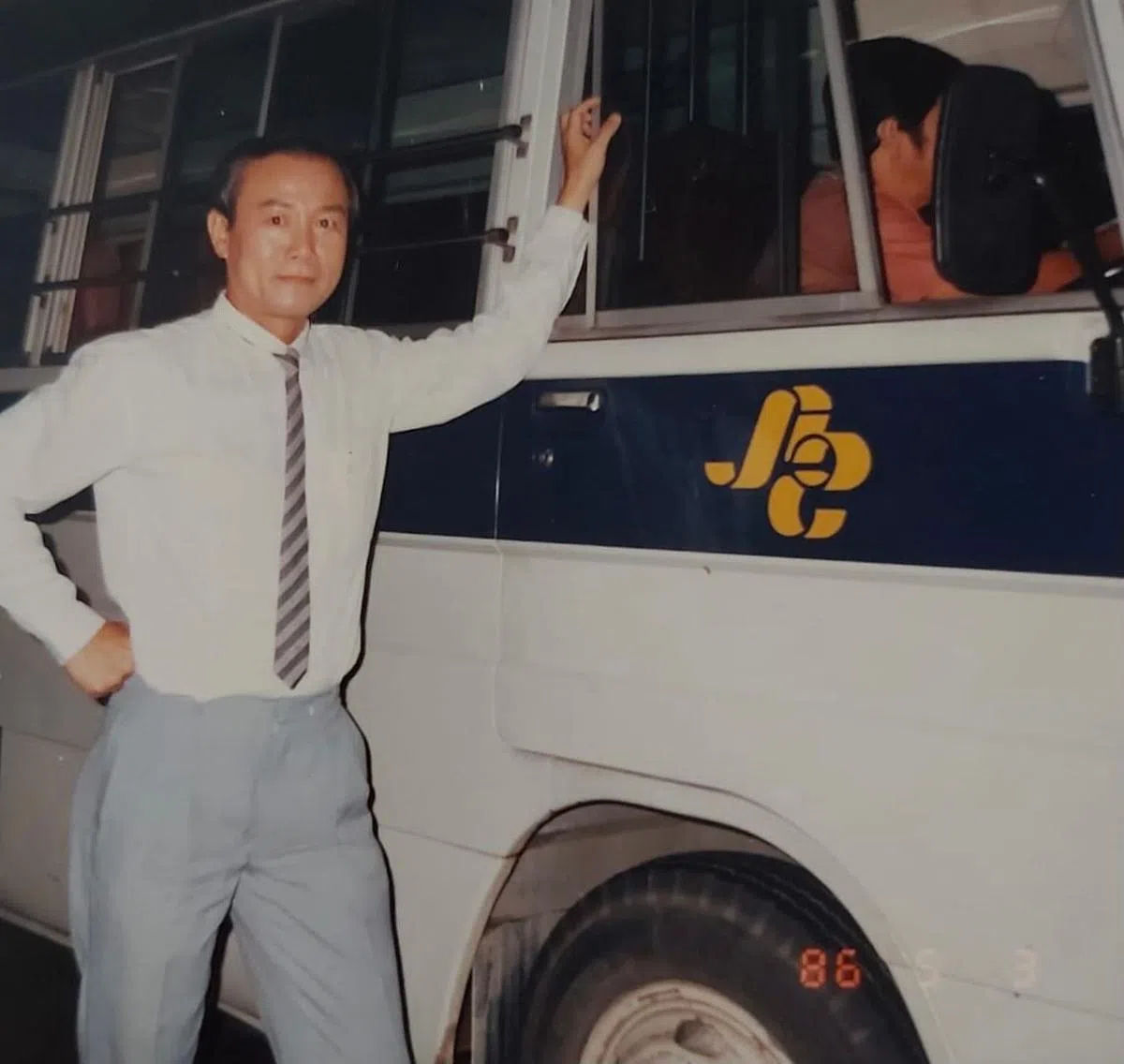 梁田于上世纪80年代加入本地电视圈。（受访者提供）