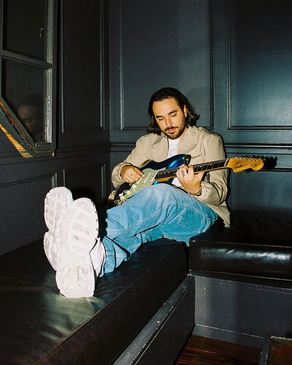  Trevor擅长用吉他谱出伤感的曲调。（取自乐团推特） 