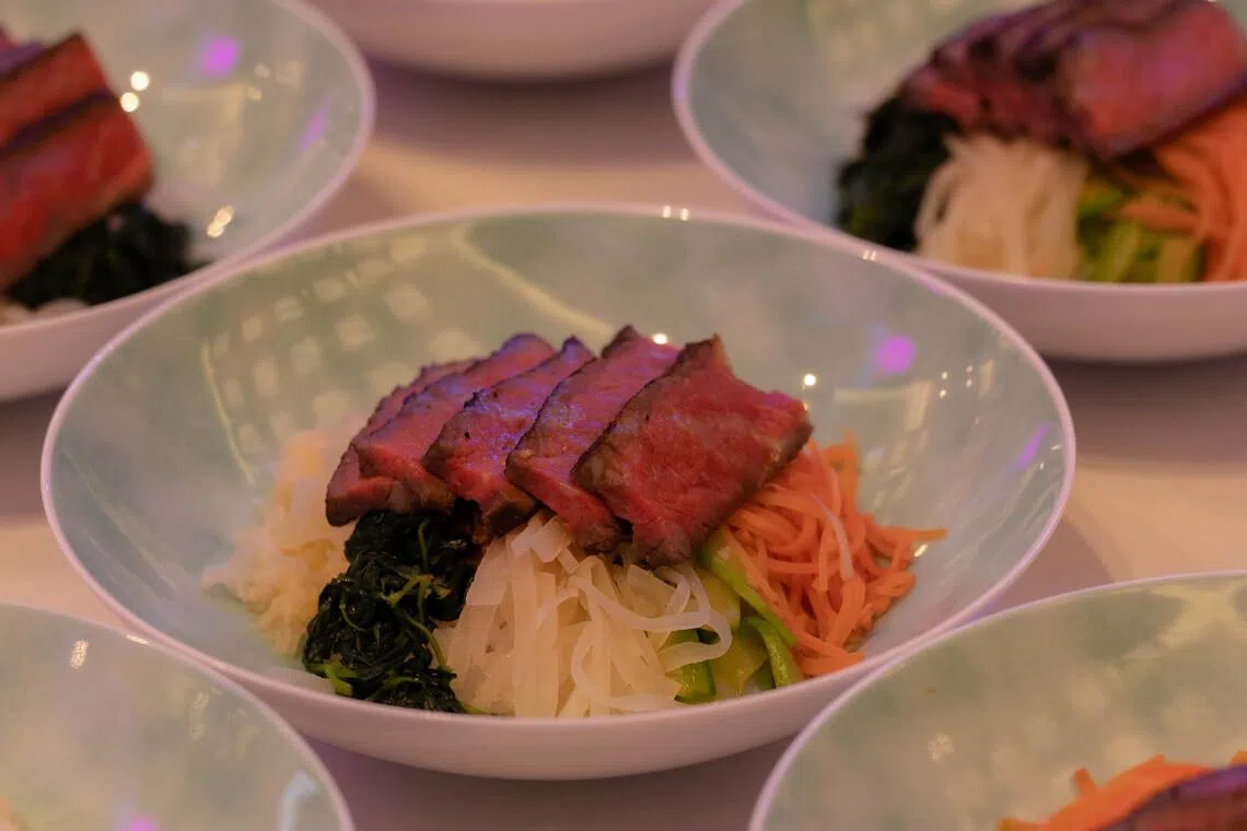 韩国牛肉拌饭口感软嫩，肉味香。（主办方提供）