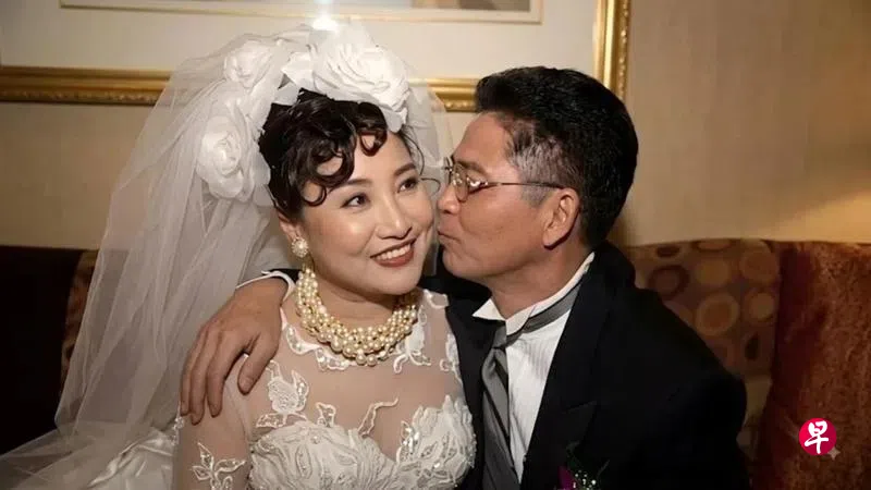 陈盈洁与李春贺在1996年正式登记结婚，这段婚姻在七年后划下句点。
