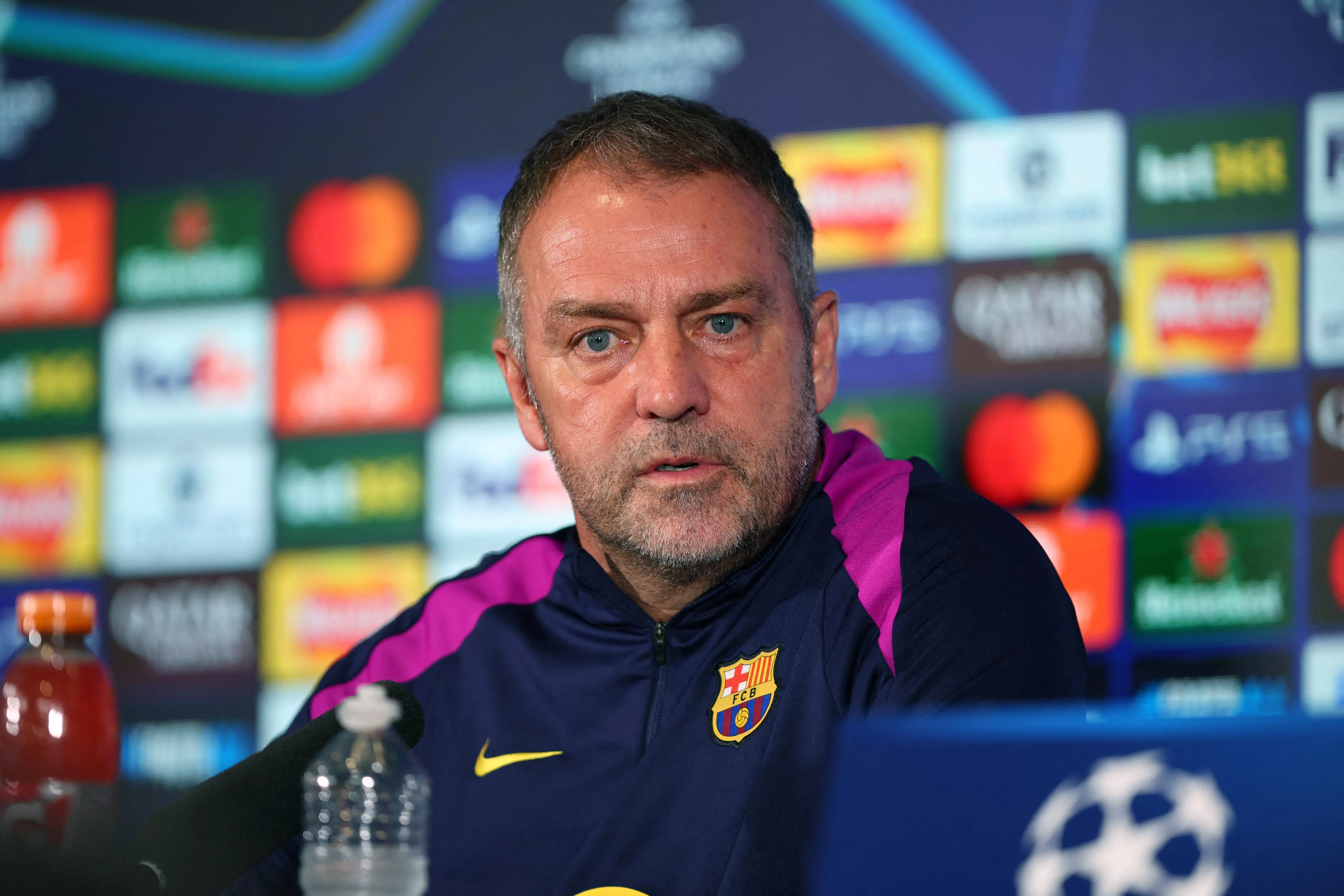 现任巴塞主帅弗里克（图）并不想卷入围绕哈维、拉波尔塔和梅西回归问题所引发的争议。（路透社）