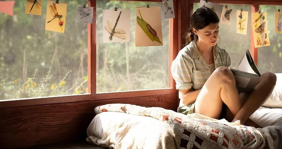 《荒野谜尸》基娅在沼泽地独自生活。（互联网）