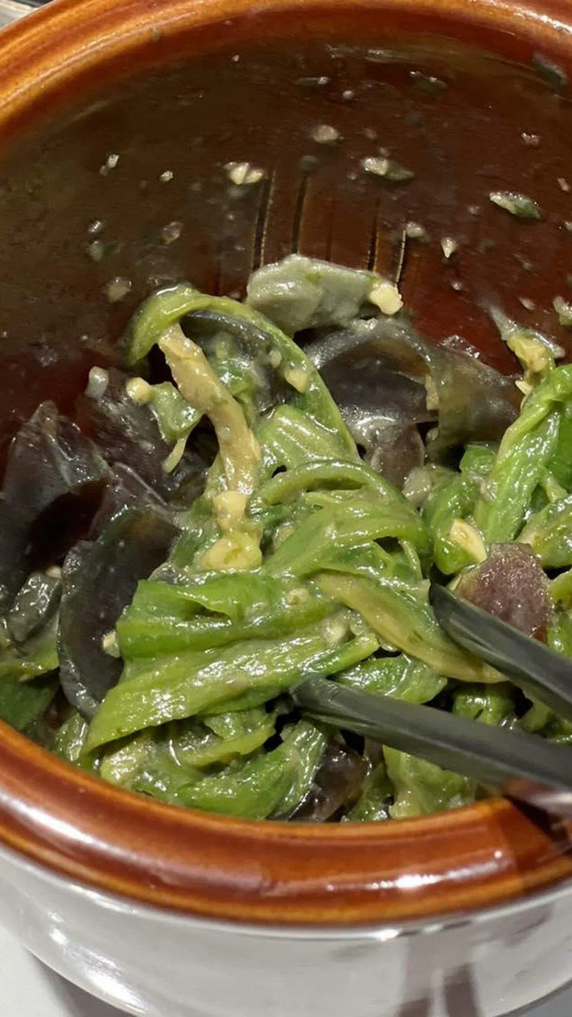 湘香湖南菜的长沙擂椒皮蛋，香辣爽口。（互联网）