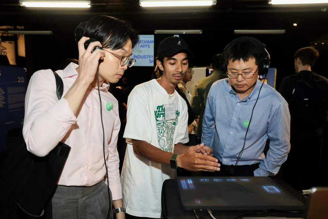 “The Sound of Stories”尝试以人工智能和神经音频合成（neural audio synthesis），开拓身临其境的作品。（卓祾祎摄）