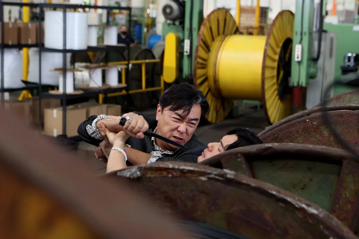 郭亮（左）和谢俊峰大打出手。（龙国雄摄）