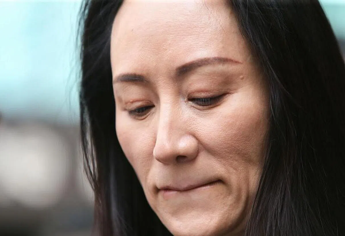 孟晚舟当地时间周五（24日）在法庭外讲述她被居家监禁的经历。（路透社）