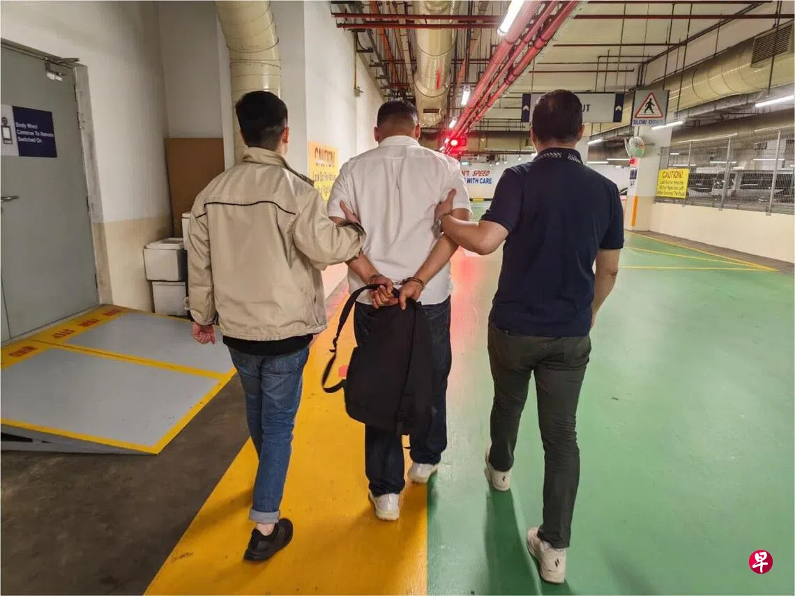 涉冒充官员诈骗案 两男子面控| 联合早报