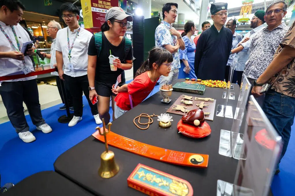 新加坡并没有任何一个宗教占绝对多数，各大宗教信众分布相对均衡。文化、社区及青年部兼人力部政务部长迪内希指出，这种结构反而成为我国多元共存的重要基础。