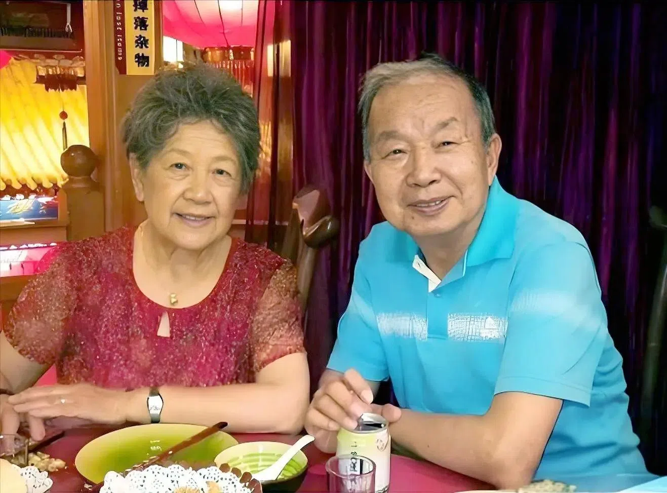 陶玉玲（左）的先生黄国林，在九年前病逝。（互联网）