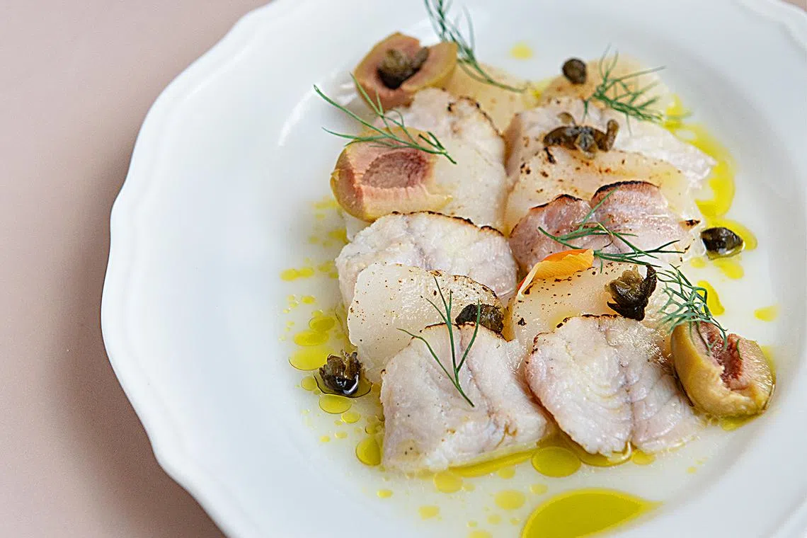 前菜熏鳗鱼和日本带子，鲜而不腥。（餐馆提供）