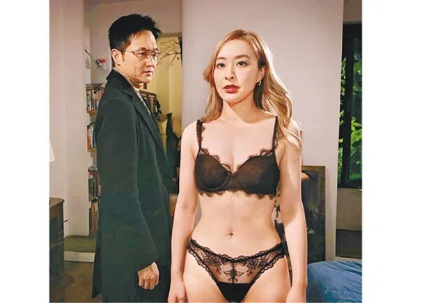 陈滢（右）与张智霖的一场色诱戏，掀起网民洗版式讨论。（互联网）