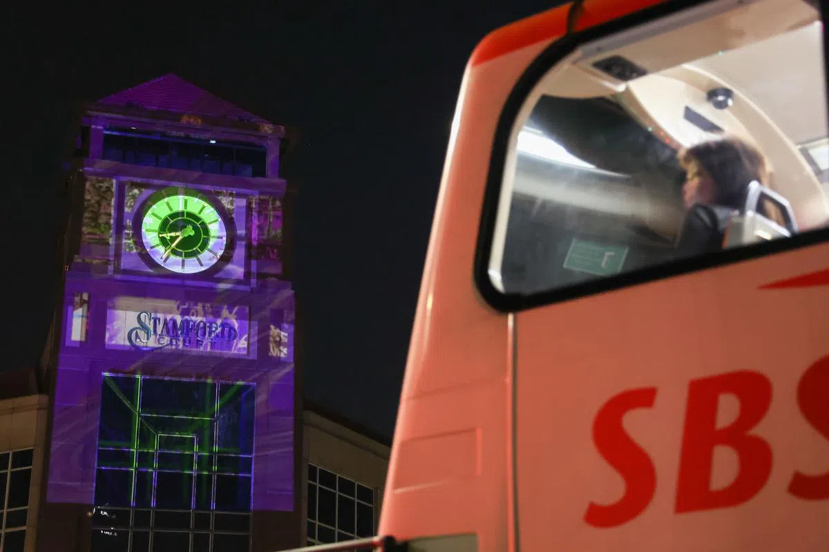 史丹福钟塔上将呈献3组本地艺术家首次尝试创作的投影秀，主题充满本土特色。（李冠卫摄）