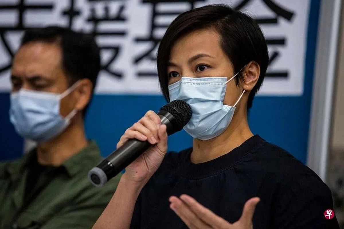 担任“612人道支援基金”信托人的何韵诗，上个月18日在一场记者会上，宣布该基金将逐步停止运作。（法新社档案照）