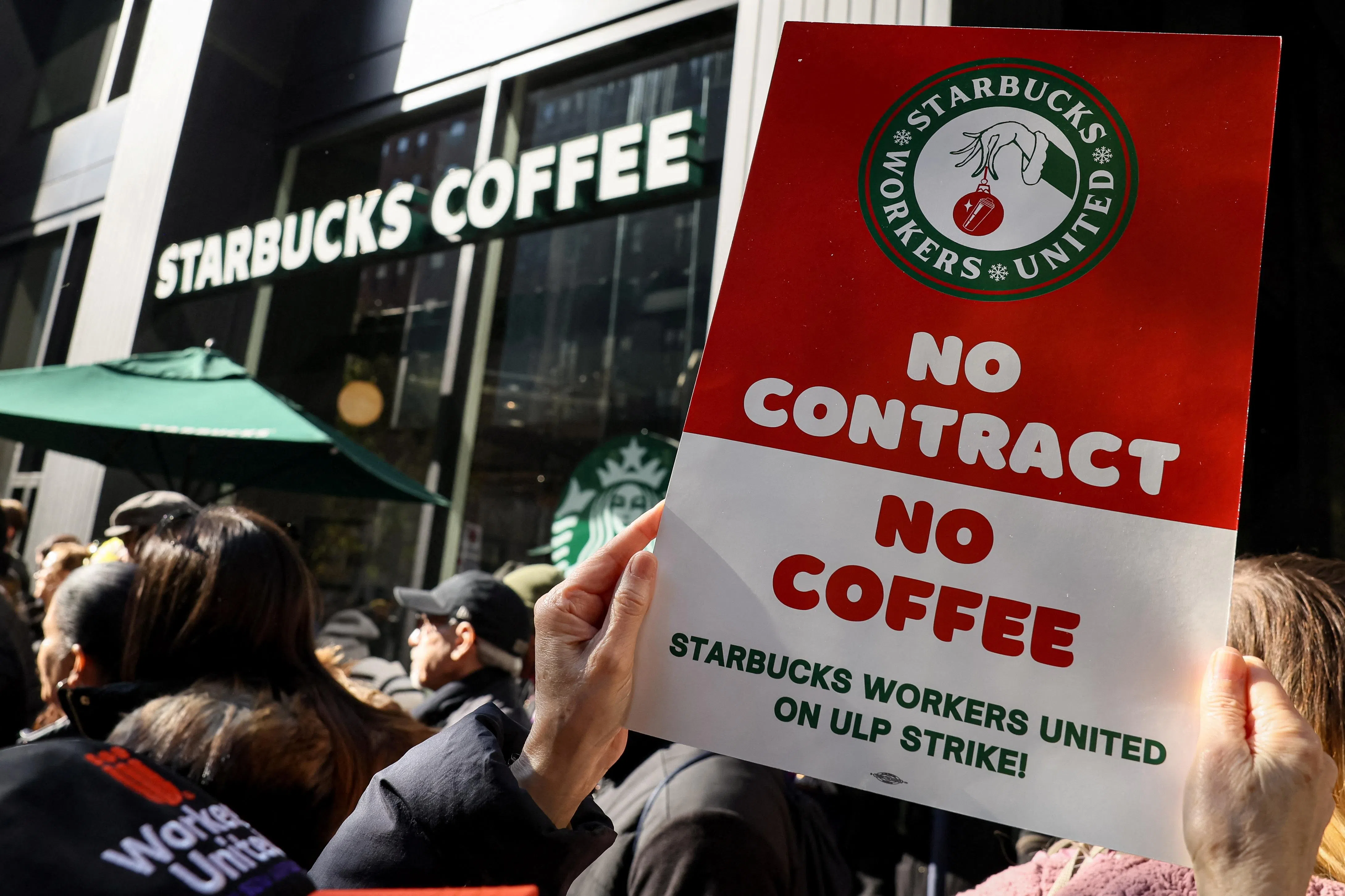 星巴克在11月16日面对红杯日罢工事件（Red Cup Day），影响它在美国多达200个店面的业务。（路透社）