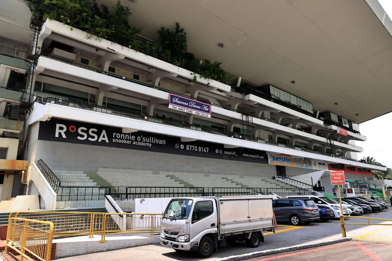 陆交局在建造跨岛线马城站时将保存现有大部分的历史建筑，包括南北侧的看台以及部分赛道，以在未来发展新的住宅项目时能继续叙述武吉知马旧马场的故事。（周国威摄）