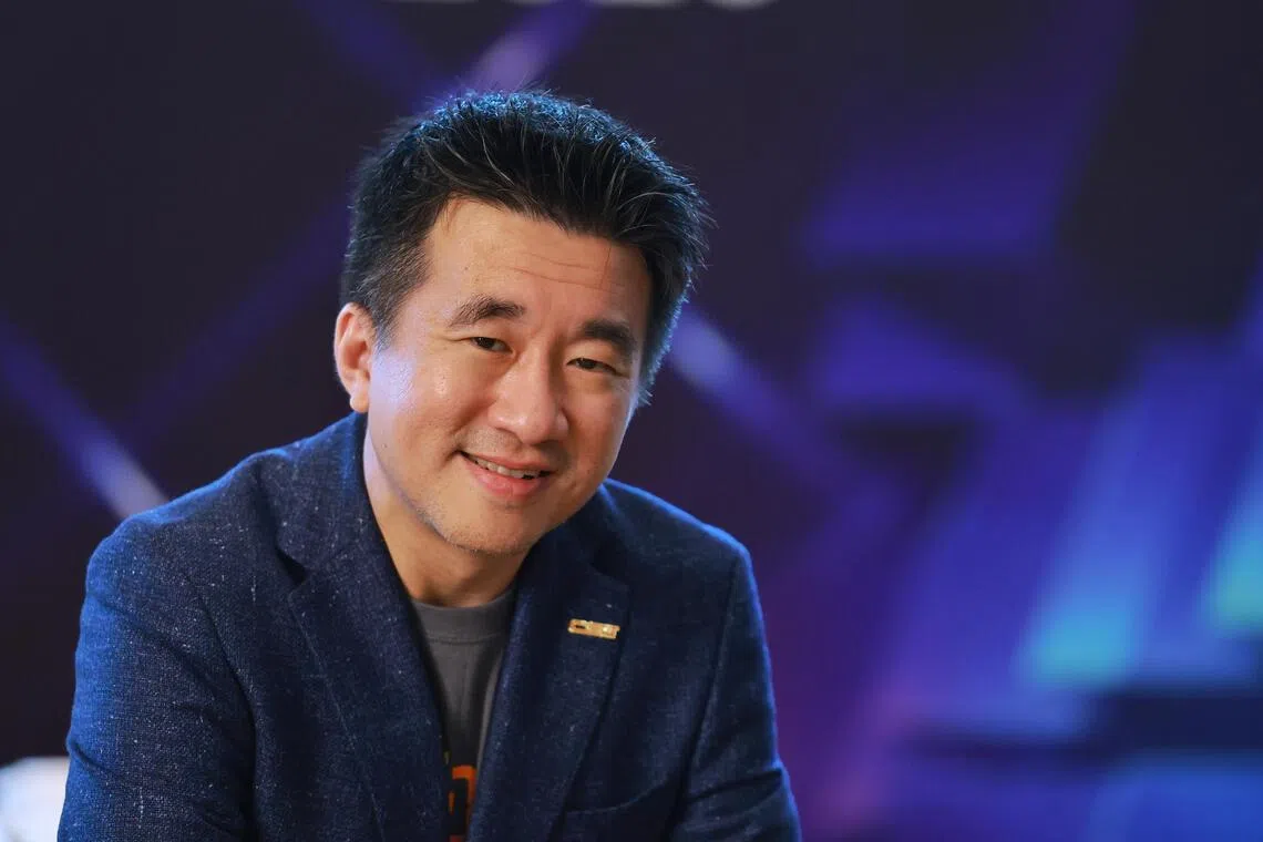 数码防卫中心集团署长郑明秋博士，在网络安全领域有约20年经验。根据公开资料，他拥有美国哥伦比亚大学计算机科学博士学位，以及卡内基梅隆大学的计算机工程学士学位和人机互动领域硕士学位。他也拥有多个软件安全领域的美国专利。（唐家鸿摄）