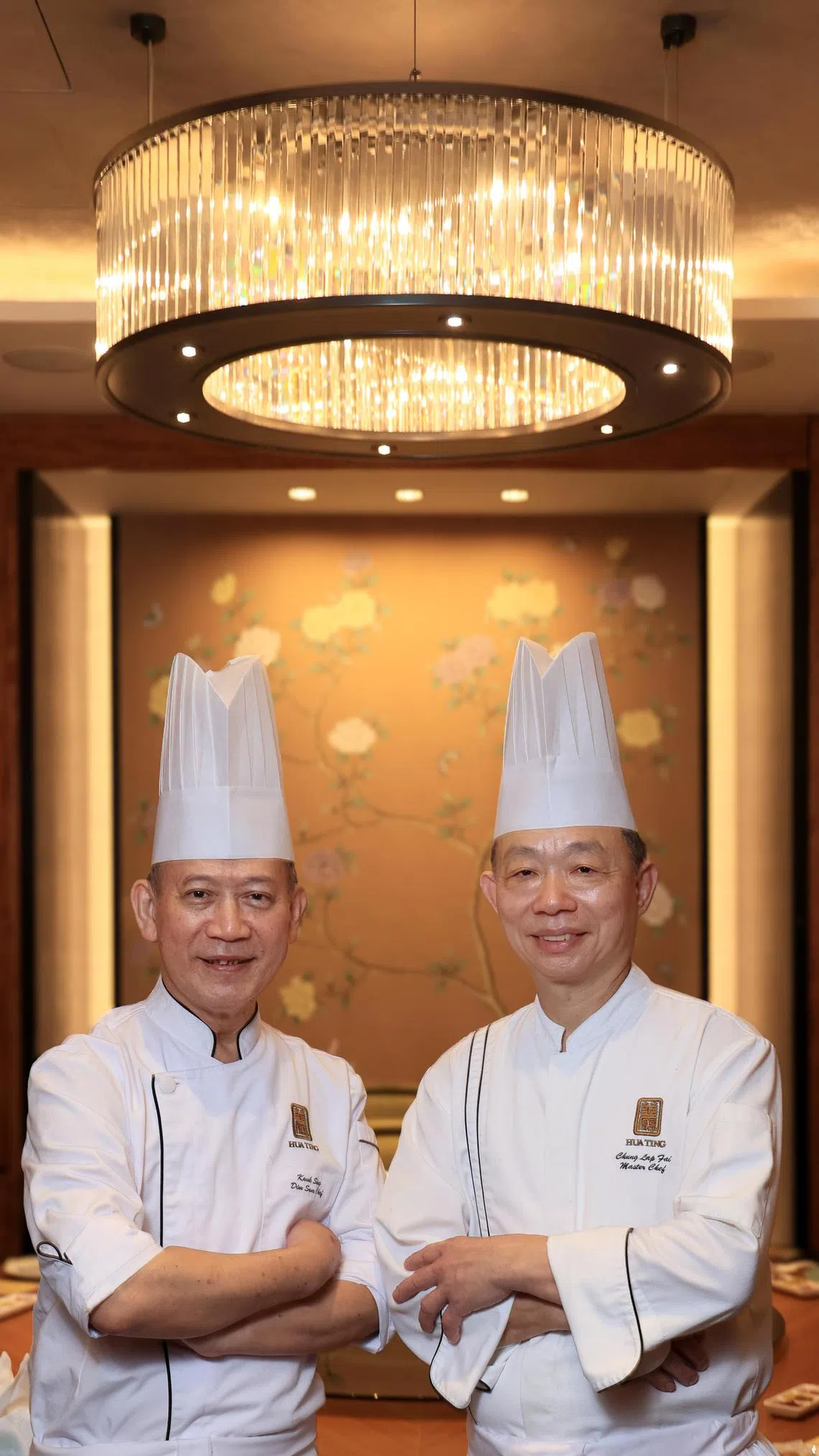 华厅钟立辉主厨（右）与点心师傅梁国成强强联手。（龙国雄摄）