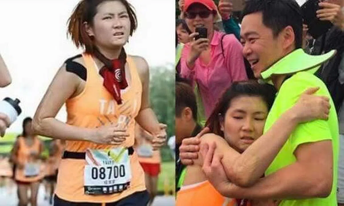 2015年，Selina励志完成生平第1次半马拉松，她冲向终点一见到老公张承中突然放松，脚软瘫卧在他怀里。（图/互联网）