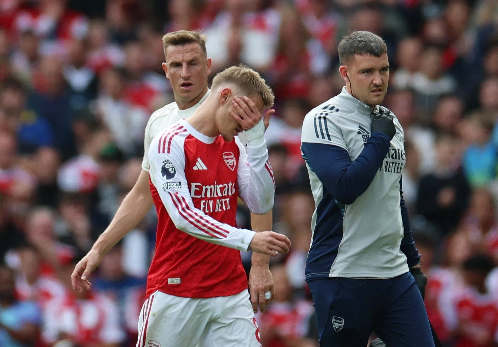 厄德高受伤下场，成为阿申纳本场唯一的遗憾。（路透社）