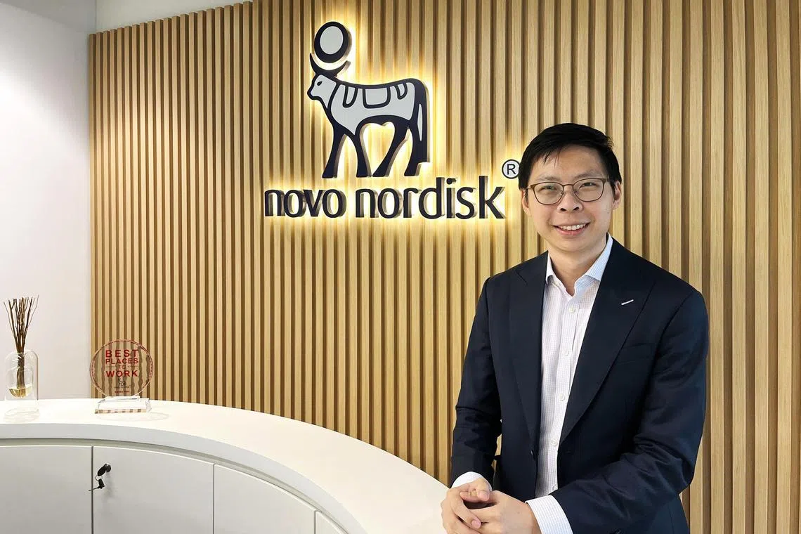 拥有药剂师资格的刘茂盛积极自我提升，使用技能创前程培训补助报读网络和编码课程，目前是制药公司诺和诺德（新加坡）（Novo Nordisk）的数码与业务发展经理。（诺和诺德制药公司（新加坡）提供）