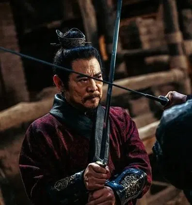 李连杰参演的《镖人：风起大漠》近日上映。（互联网）