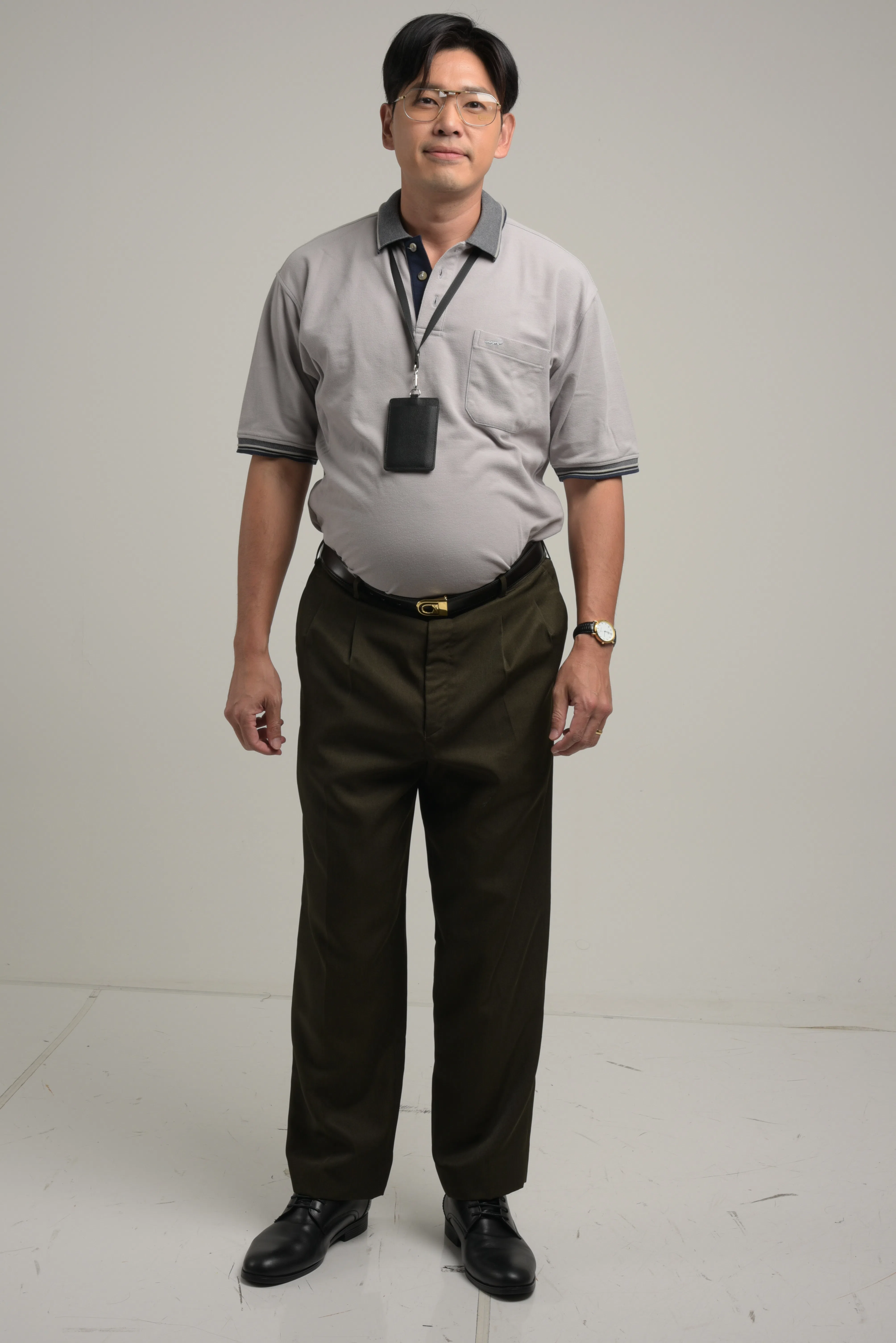 陈罗密欧为角色戴假肚腩，以符合父亲角色。（新传媒提供）